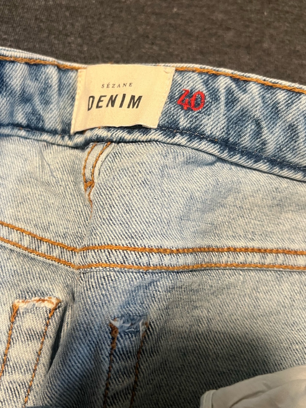 Sezane Brut Sexy Denim in Bleach color - Picture 5 of 6